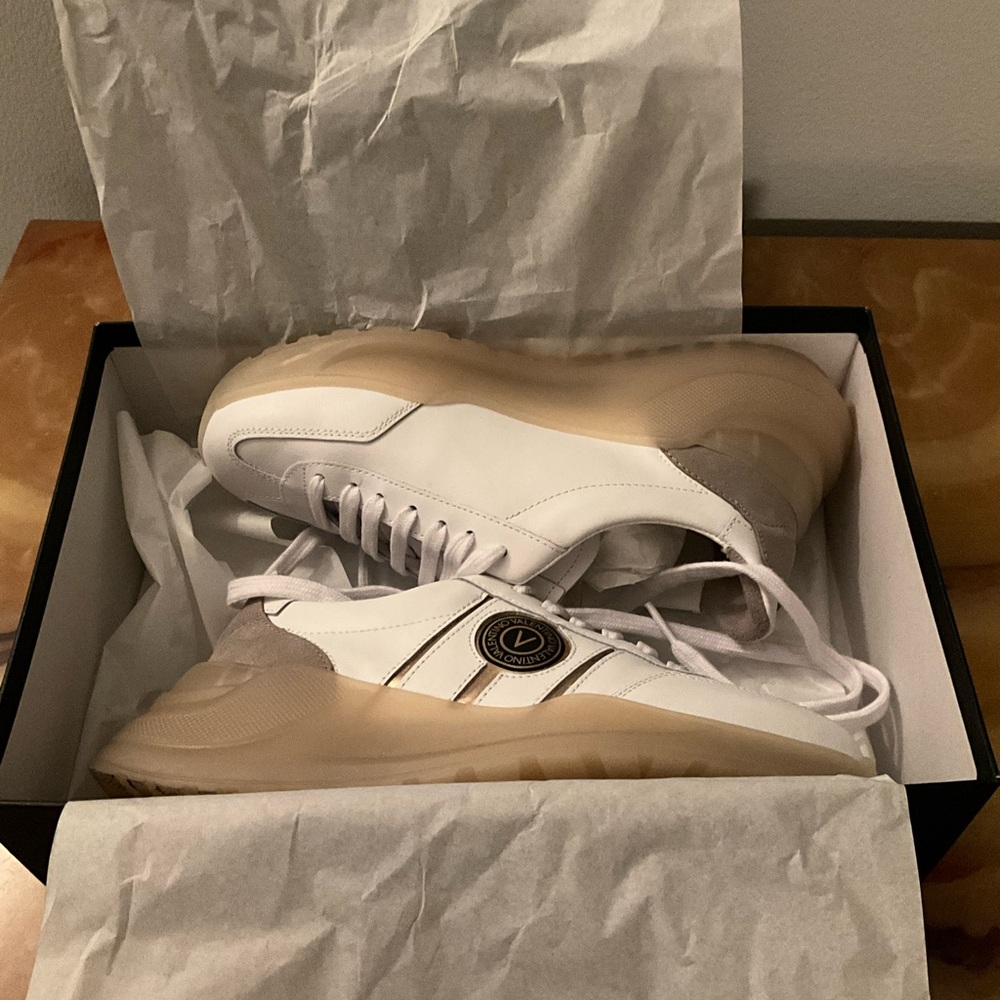 **Worn Once** White Valentino Garavani sneakers